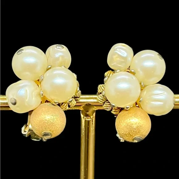 Hattie Carnegie Jewelry Vintage Hattie Carnegie Faux Pearl And